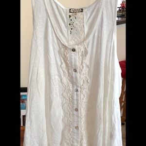 Off-white lace tank by eyeshadow
